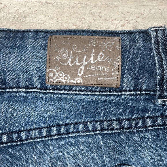 𝅺Tyte Straight‎ Leg Women’s Jeans - Picture 4 of 7